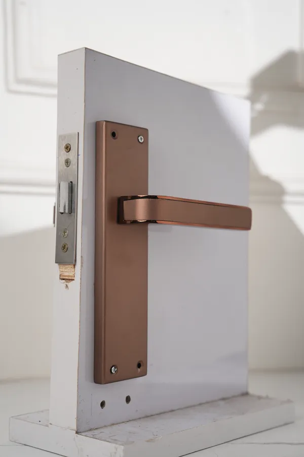Rose_Gold_White_Metal_Modern_Copper_Finish_Lever_Door_Handle_Lock_Set
