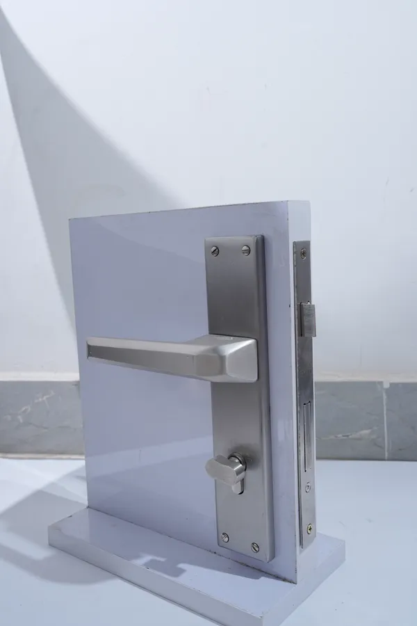 Silver_White_Metal_Modern_Lever_Mortise_Door_Handle_Lock_Set