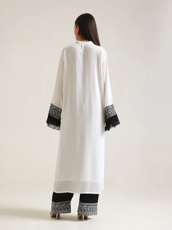 Black_And_White_Embroidered_Kurta_Set_for_Women