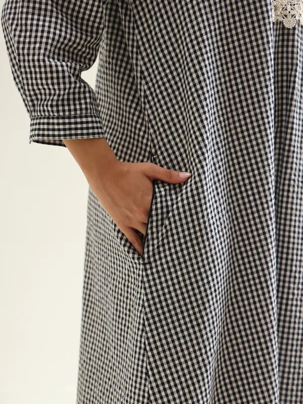 Ruhani_Checks_Super_Comfy_Collar_Neck_Long_Dress