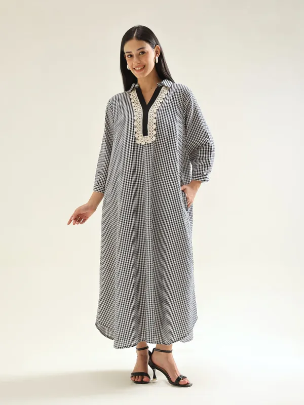 Ruhani_Checks_Super_Comfy_Collar_Neck_Long_Dress