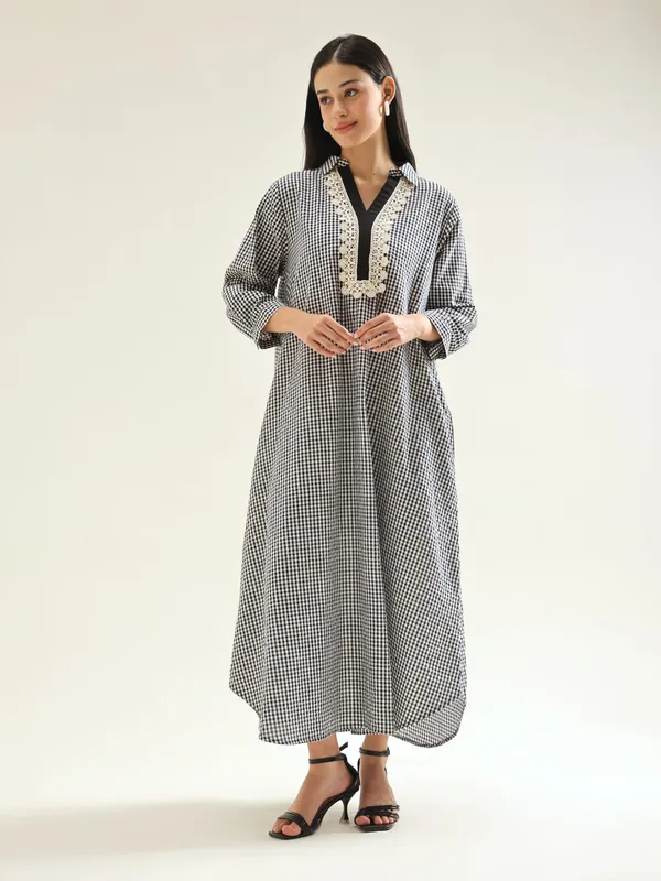 Ruhani_Checks_Super_Comfy_Collar_Neck_Long_Dress