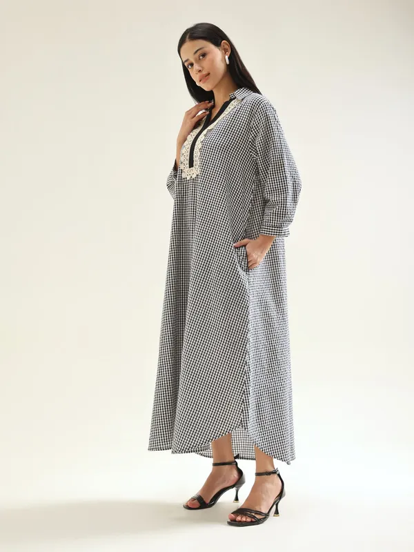 Ruhani_Checks_Super_Comfy_Collar_Neck_Long_Dress