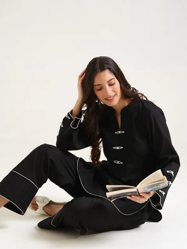 Black_Straight_Fit_Kurta_Pant_Set_for_Women