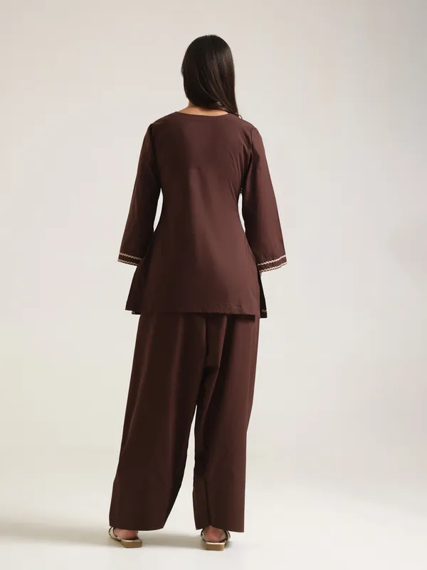 Brown_Straight_Fit_Kurta_Set_for_Women