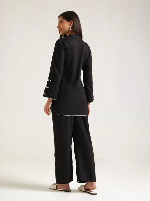 Black_Straight_Fit_Kurta_Pant_Set_for_Women