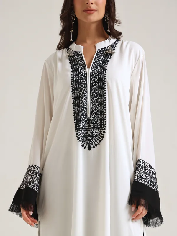 Black_And_White_Embroidered_Kurta_Set_for_Women