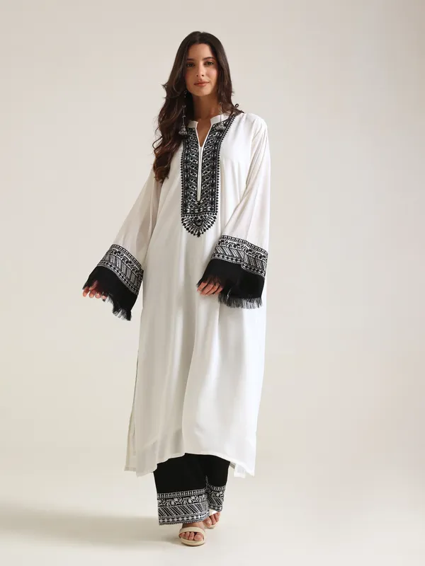 Black_And_White_Embroidered_Kurta_Set_for_Women