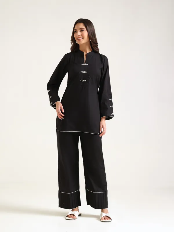 Black_Straight_Fit_Kurta_Pant_Set_for_Women