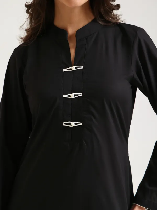 Black_Straight_Fit_Kurta_Pant_Set_for_Women