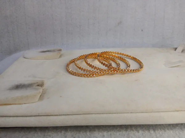 Radiant_Solitaire_Chain_Bangle_Stack