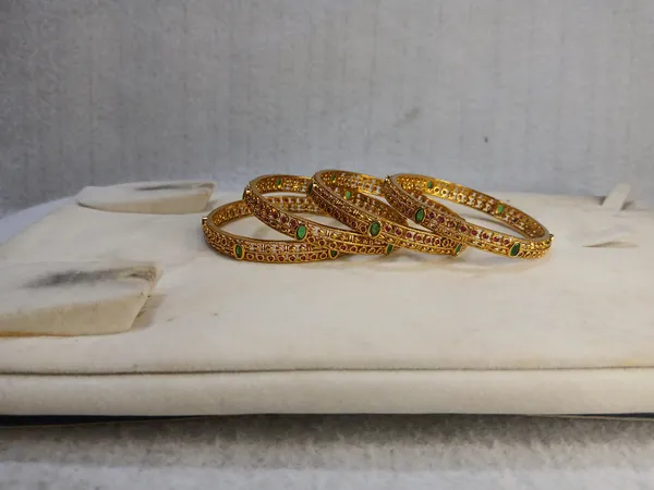 Heritage_Ruby_&_Emerald_Gold_Bangles