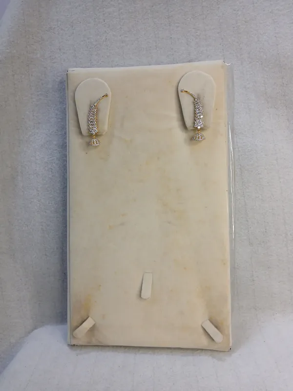 Elegant_Crystal_Drop_Ear_Cuffs