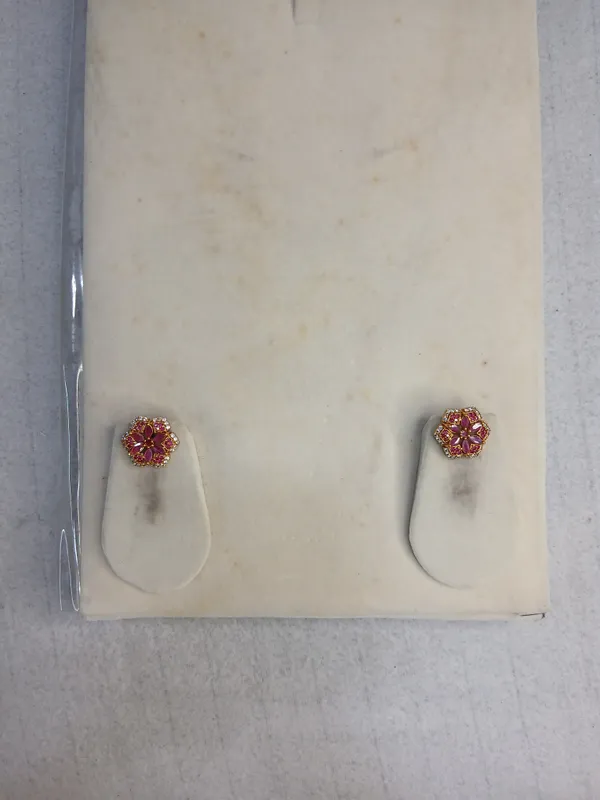 Elegant_Marquise_Stone_Cluster_Earrings
