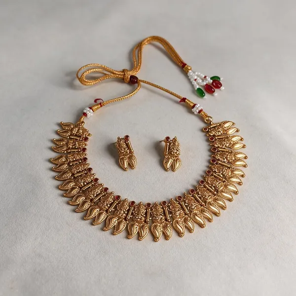 Traditional_Goddess_Lakshmi_Mango-Motif_Choker_Set