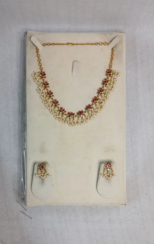 Traditional_Floral_Ruby-Pearl_Choker_Set