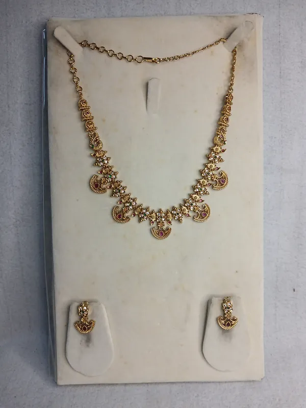 Classic_Multi-Stone_Floral_Gold_Jewellery_Set