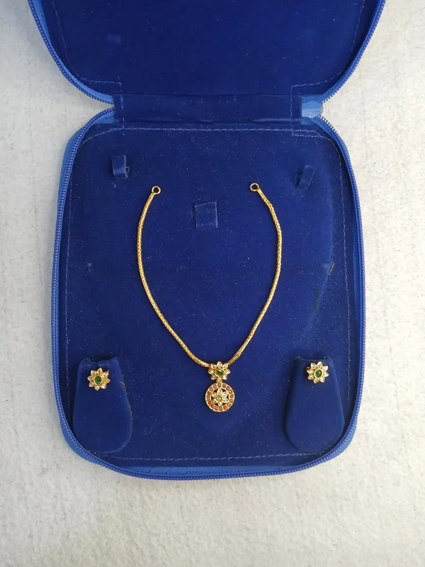 Floral_Bloom_Gold_Pendant_Set