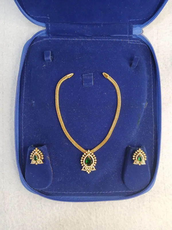Ethereal_Green-Hued_Minimalist_Jewellery_Set