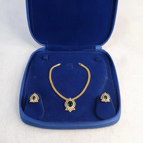 Ethereal_Green-Hued_Minimalist_Jewellery_Set