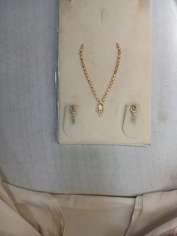 Classic_Crystal-Studded_Gold_Jewellery_Set