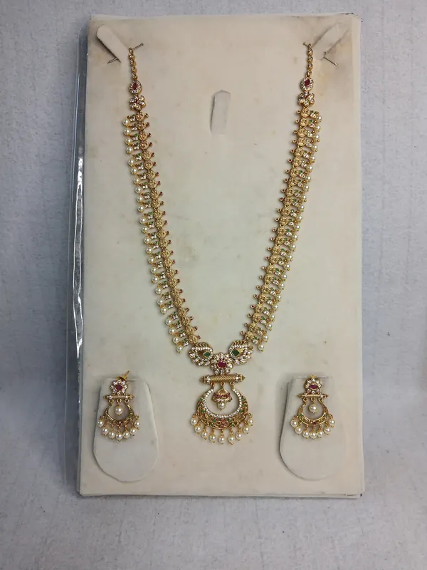 Elegant_Ruby-Emerald_Pearl_Festive_Jewellery