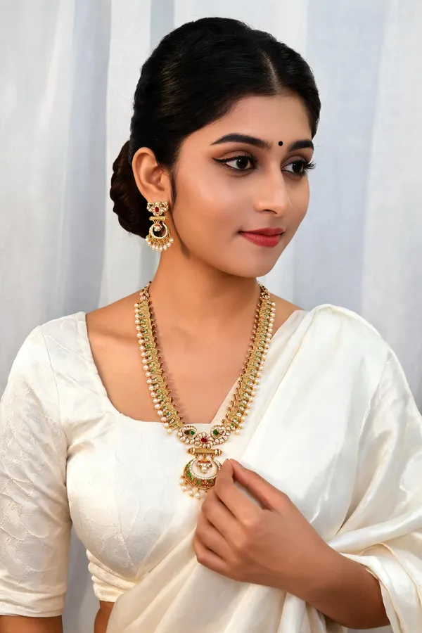 Elegant_Ruby-Emerald_Pearl_Festive_Jewellery
