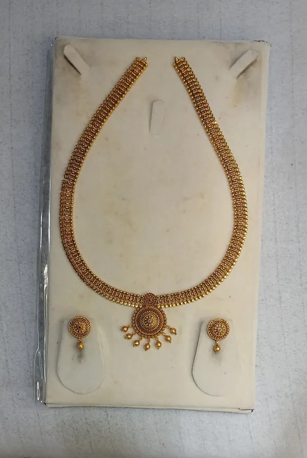 Royal_Circular_Pendant_Jewellery_Set