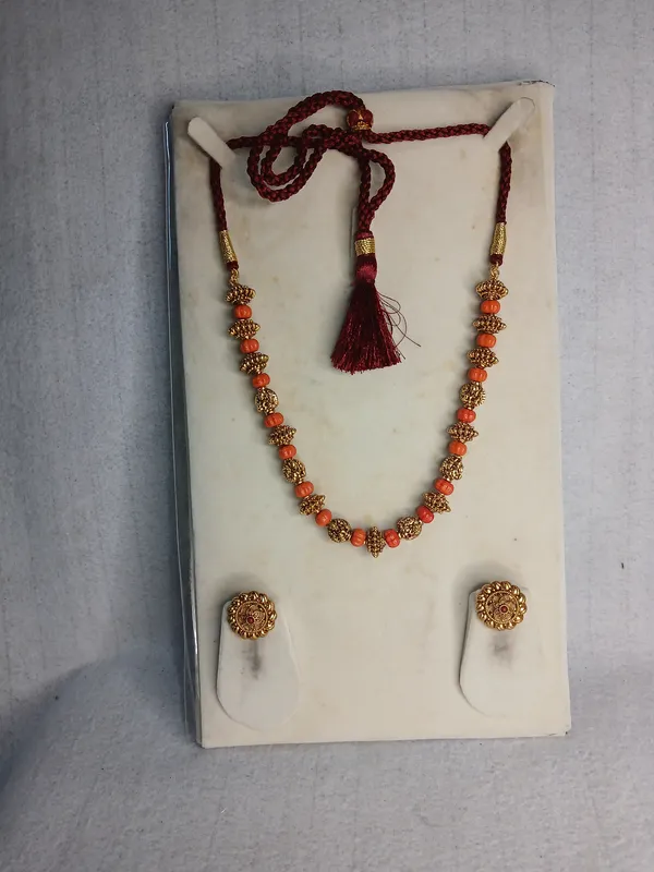 Coral_Bead_&_Antique_Gold_Mala_Set