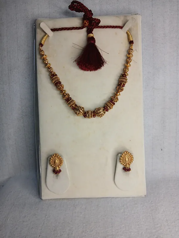 Vintage_Gold_&_Ruby_Beaded_Heritage_Set