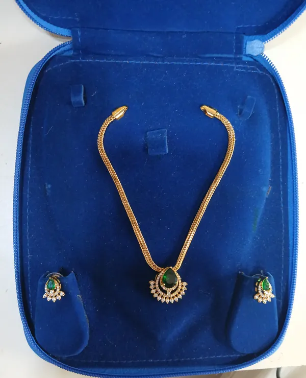 Emerald_Drop_Pendant_Necklace_Set