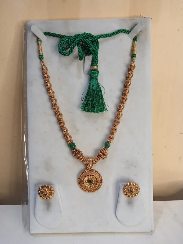Heritage_Artisan_Gold-Tone_Bead_Suite