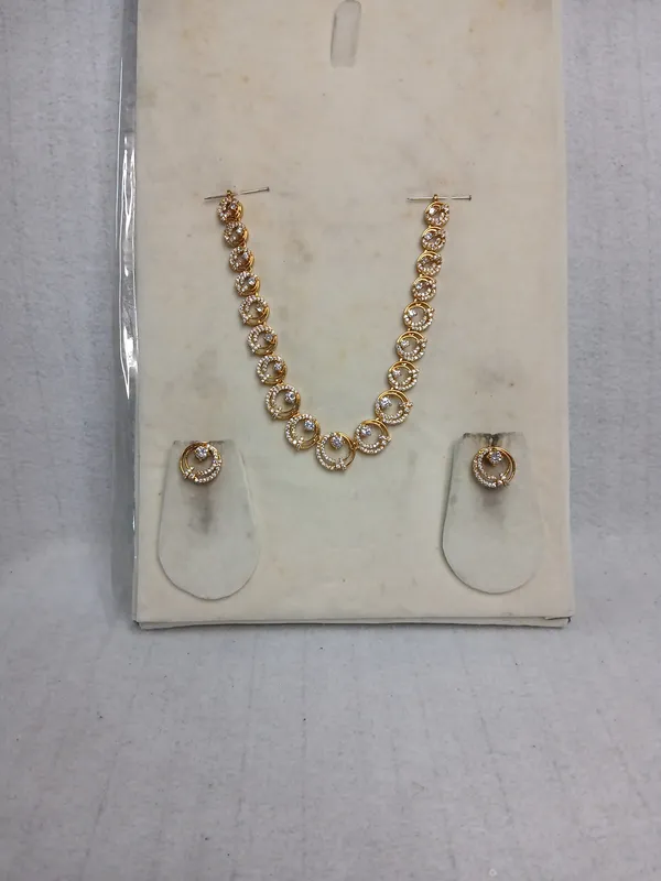 Radiant_Halo_Gold_&_Stone_Choker_Set