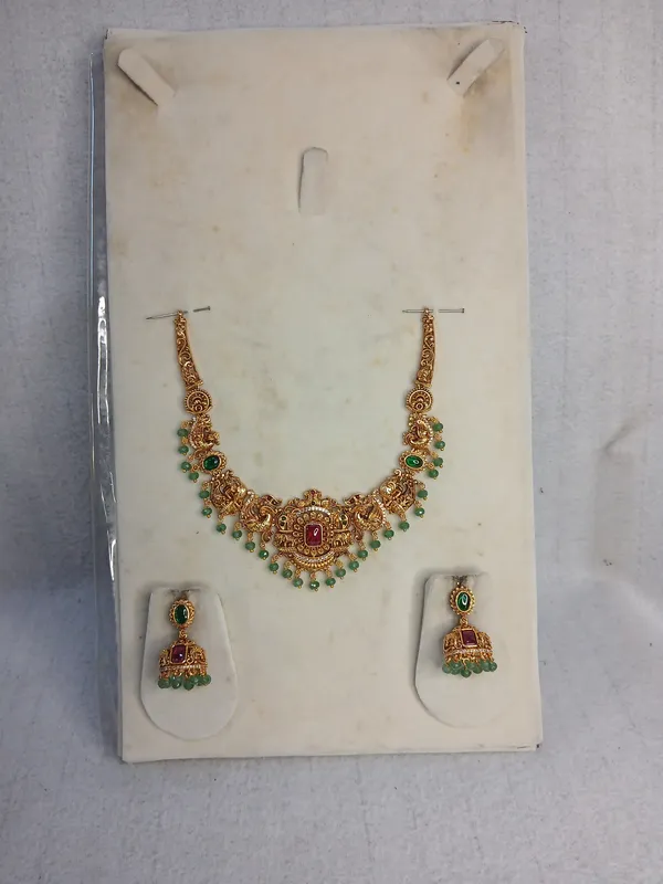 Heritage_Ruby-Emerald_Motif_Choker_Set