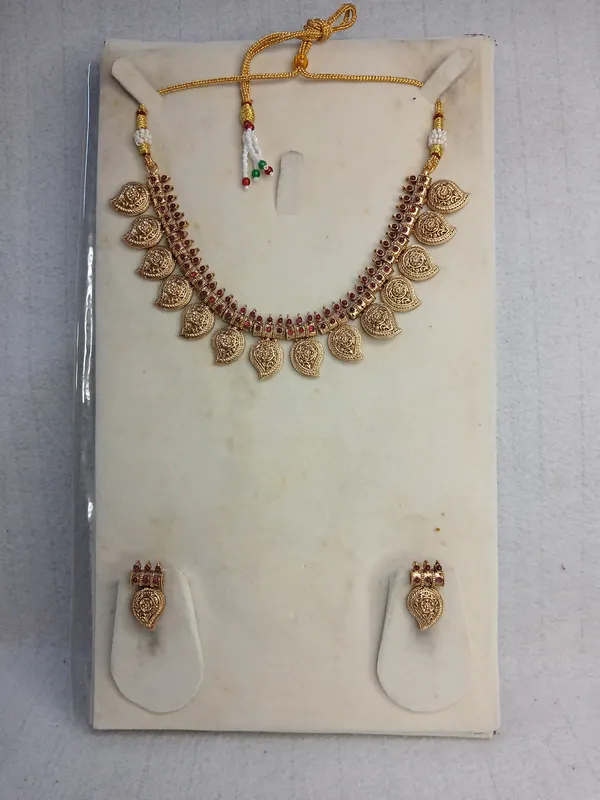 Traditional_Mango_Motif_Choker_Set