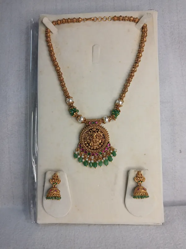Heritage_Goddess_Pendant_with_Emerald_Beads
