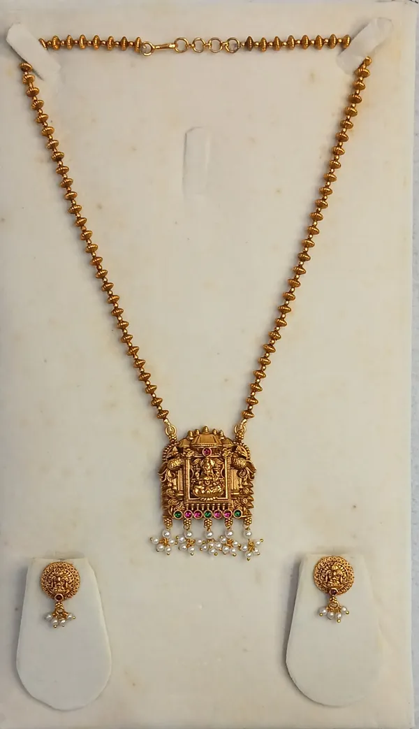 Regal_Emerald_&_Gold_Temple_Jewellery