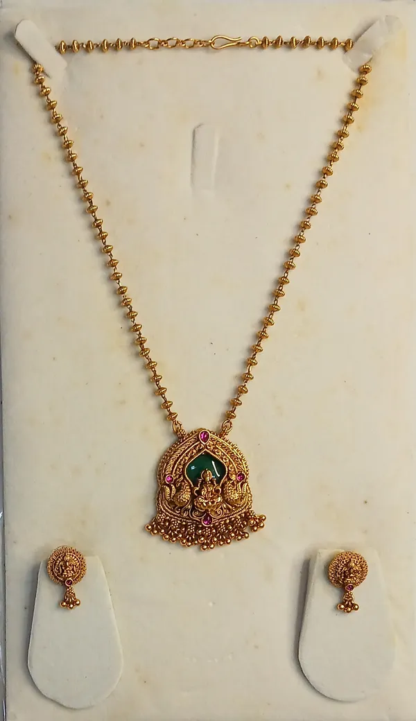 Regal_Emerald_&_Gold_Temple_Jewellery