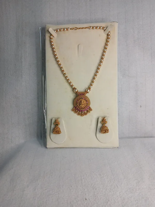 Lakshmi_Pearl-Strand_Temple_Necklace_Set