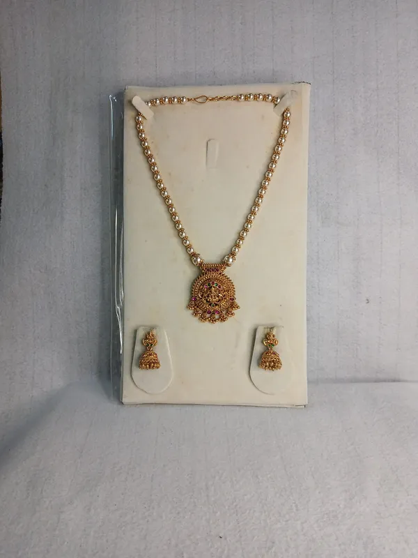 Lakshmi_Pearl-Bead_Temple_Necklace_Set