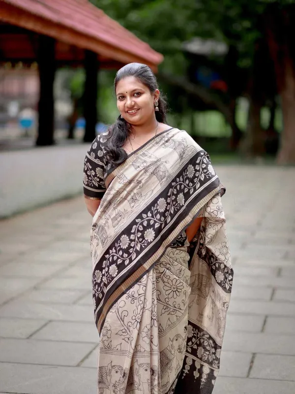 Beige_Georgette_Floral_Print_Saree_For_Women