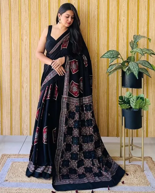 Black_Muslin_Printed_Saree_For_Women