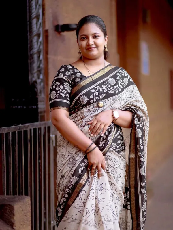 Beige_Georgette_Floral_Print_Saree_For_Women