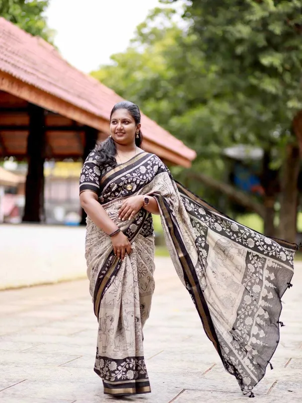 Beige_Georgette_Floral_Print_Saree_For_Women