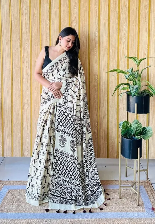 White_Muslin_Printed_Saree_For_Women