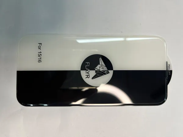 Flayr_Black_And_White_Screen_Protector_For_Iphone_15