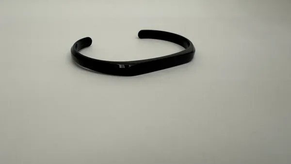 Black_Plastic_Slim_Headband_for_Women