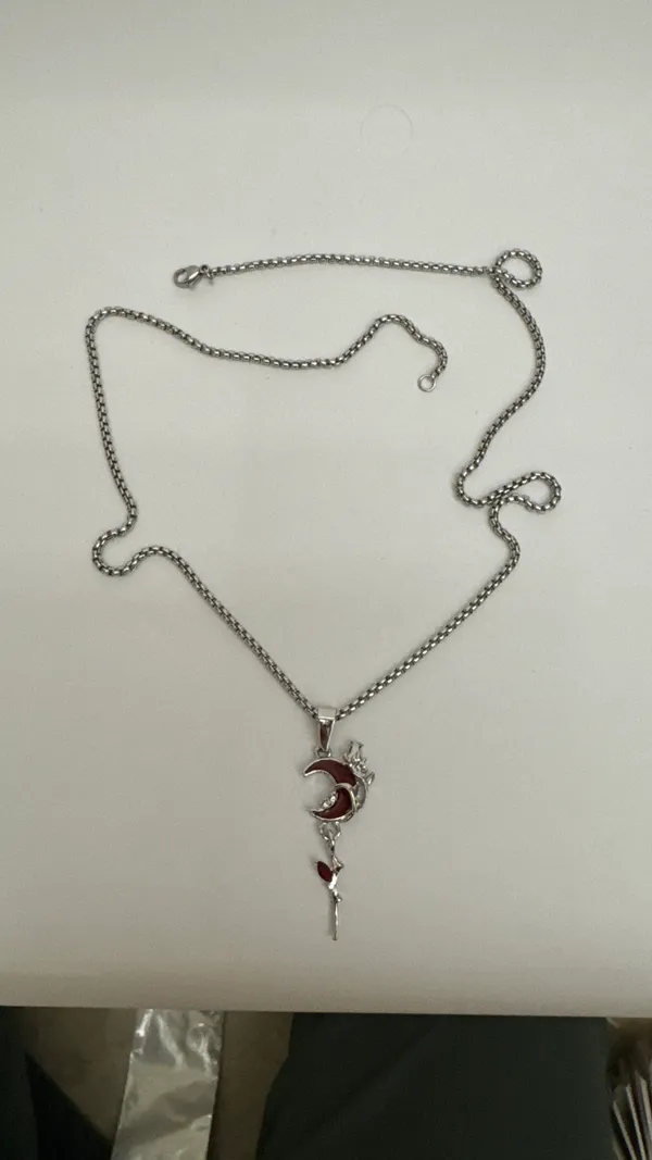 Silver_Tone_Crescent_Moon_Pendant_Necklace_for_Women