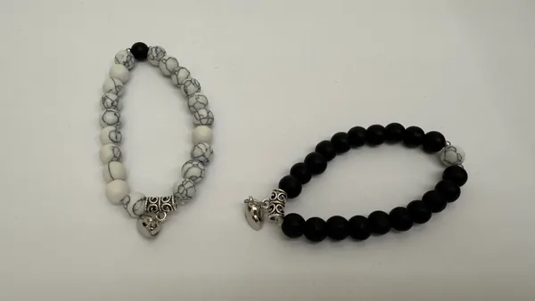 Black_And_White_Beaded_Bracelet_Set_for_Women