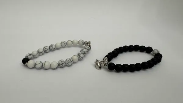 Black_And_White_Beaded_Bracelet_Set_for_Women